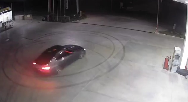  Bursa’nın Osmangazi ilçesinde trafik güvenliğini tehlikeye atarak drift yapan