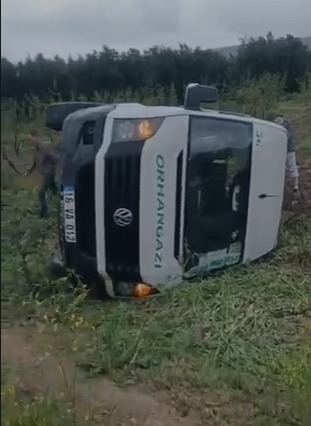 Bursa'da,  İznik - Orhangazi yolu üzerinde kontrolden çıkan yolcu