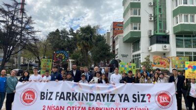 2 Nisan Dünya Otizm Farkındalık Günü kapsamında Orhangazi Cumhuriyet Meydanı,