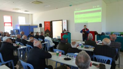 Bursa’nın Orhangazi ilçesinde, zeytin üreticilerine yönelik eğitim programı düzenlendi. Marmarabirlik