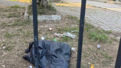 Orhangazi şehir içindeki mezarlığın hemen yanında bulunan park, duyarsız ve