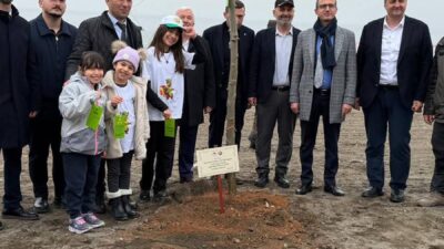 şehrin dört bir yanına dikilen 700 çınar fidanıyla ölümsüzleşti. Bursa