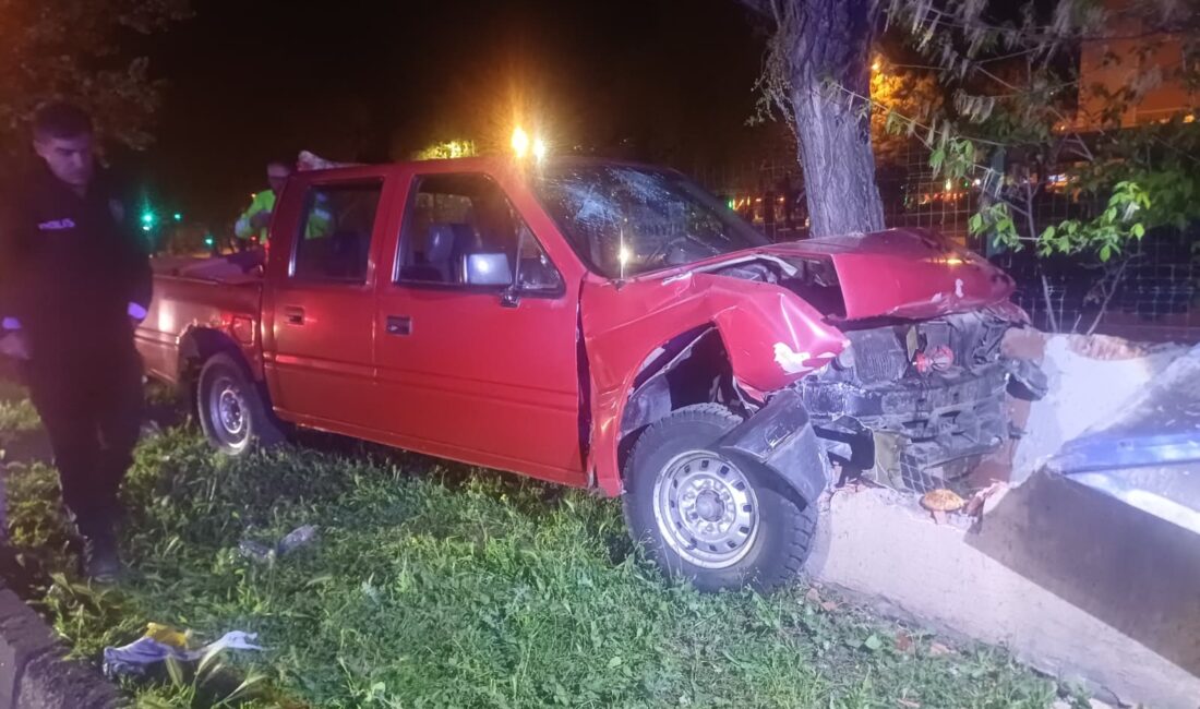 Bursa'nın Orhangazi ilçesinde, ana yolda kontrolden çıkan bir kamyonet alt