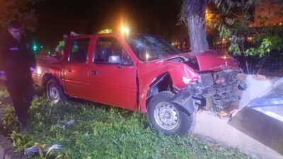 Bursa'nın Orhangazi ilçesinde, ana yolda kontrolden çıkan bir kamyonet alt