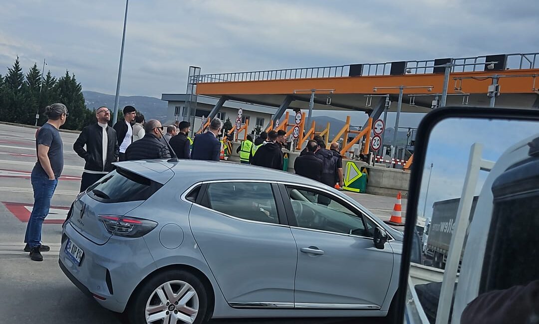 Osmangazi Köprüsü'nde bugün öğle saatlerinde yüksek gerilim hattı tellerinin otoyola