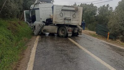 Bursa'nın Orhangazi ilçesinde İznik güney yolunda yağışlı havada kontrolden çıkan