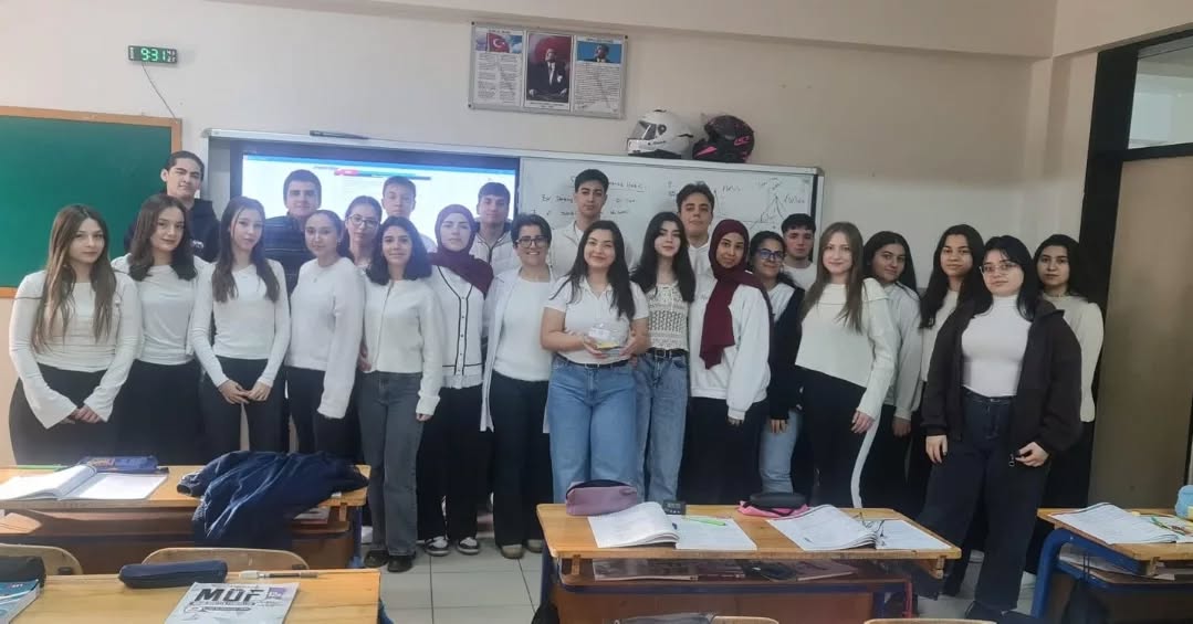 Bursa’nın Orhangazi ilçesinde bulunan fen lisesinde, öğrenciler arasında nezaket dilini