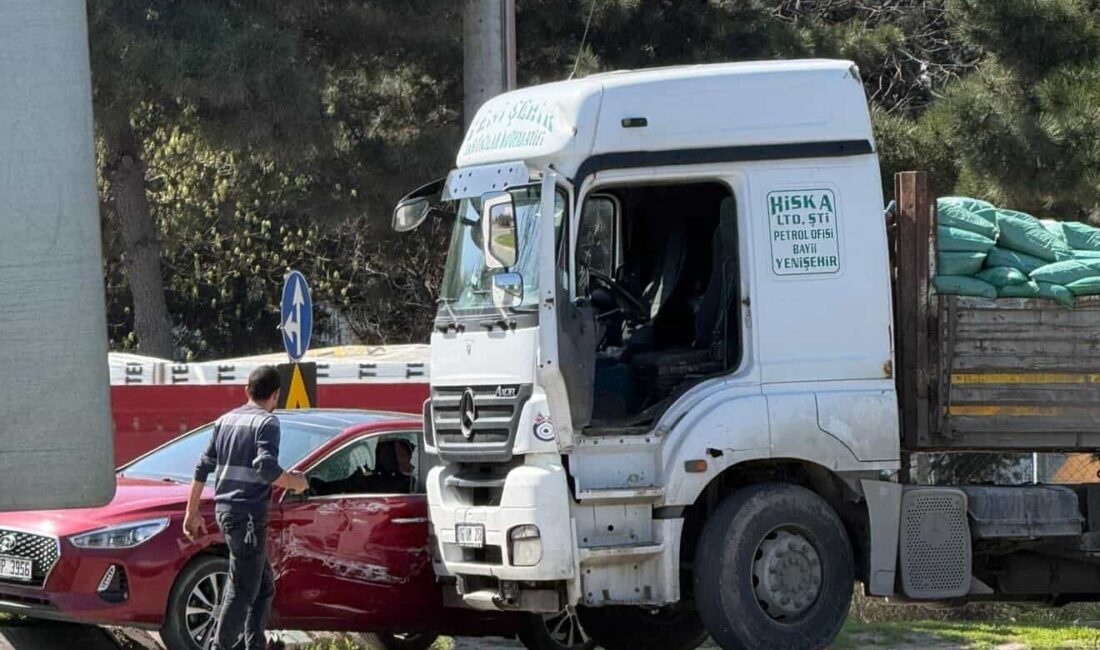 Bursa'nın Orhangazi ilçesinde meydana gelen trafik kazasında, tırın çarptığı otomobil