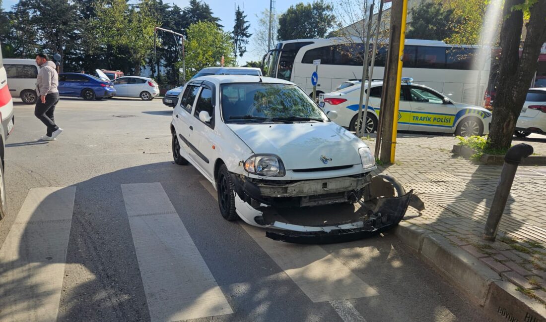 Bursa’nın Orhangazi ilçesinde, otomobil ile motosikletin çarpışması sonucu meydana gelen