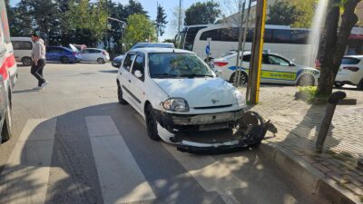 Bursa’nın Orhangazi ilçesinde, otomobil ile motosikletin çarpışması sonucu meydana gelen