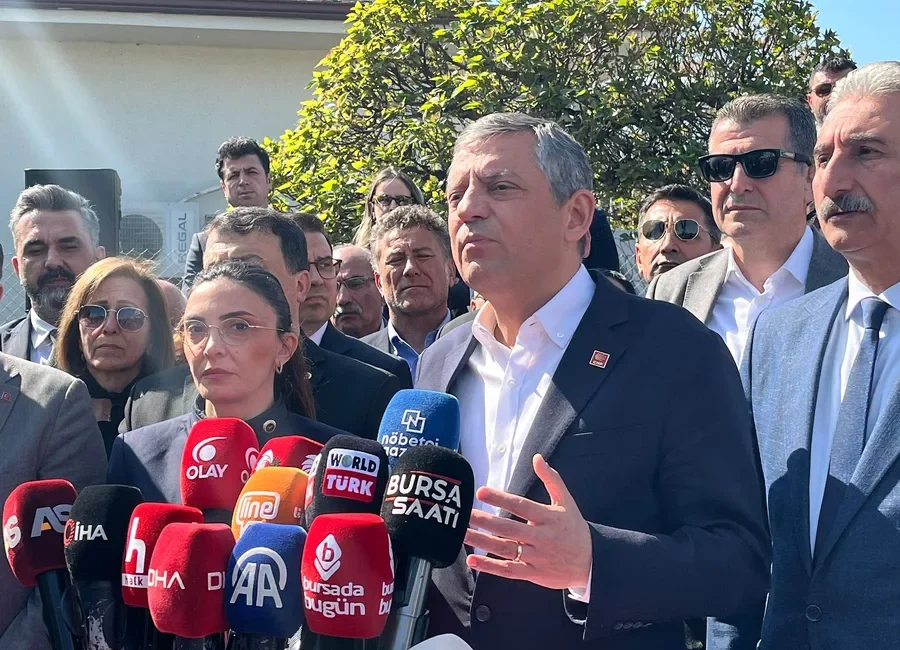 CHP Genel Başkanı Özgür Özel, Bursa'da tutuklu bulunan Mustafa Bozbey'i