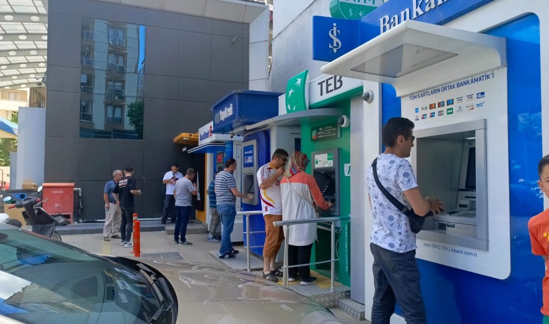 Kurban Bayramı öncesinde Bursa merkez ve ilçelerinde alışveriş hareketliliği artarken,