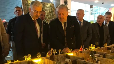 Bursa Konyalılar Derneği organizasyonuyla düzenlenen 'Kutsal Emanetler' sergisi açılış töreni