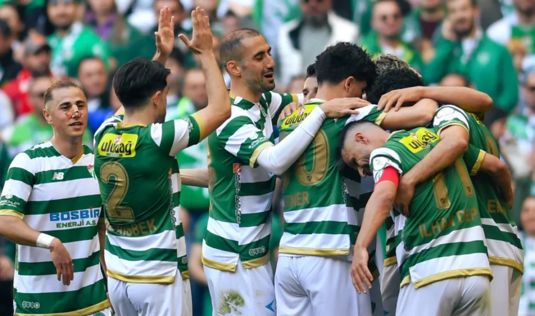 Bursaspor, iki sezondur yeşil beyazlı formayı terleten Hamza Gür ile
