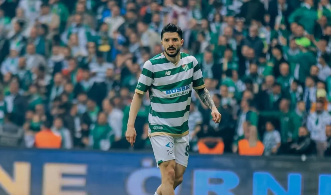 Bursaspor, 2025-2026 sezonunda kadrosuna kattığı Barış Gök ile sözleşme yenilediğini