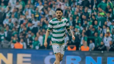 Bursaspor, 2025-2026 sezonunda kadrosuna kattığı Barış Gök ile sözleşme yenilediğini
