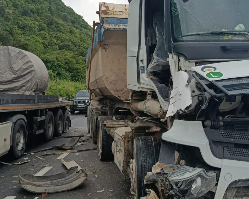 Bursa'nın Orhangazi ile Gemlik yolu üzerinde meydana gelen kazada bir