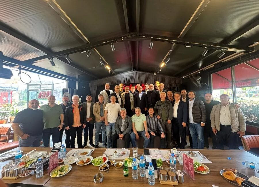 Eski Anavatan Partili (ANAP) siyasetçilerinin geleneksel dostluk kahvaltısında siyaset dünyasının
