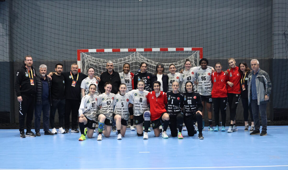 Kadınlar Hentbol Süper Ligi’nde zirvede yer alan Bursa Büyükşehir Belediyespor,