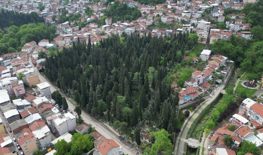 Bursa Büyükşehir Belediyesi, Kurban Bayramı öncesinde şehir genelindeki mezarlıklarda kapsamlı