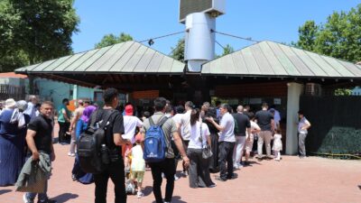 Bursa Büyükşehir Belediyesi Hayvanat Bahçesi, Kurban Bayramı’nda vatandaşların en çok