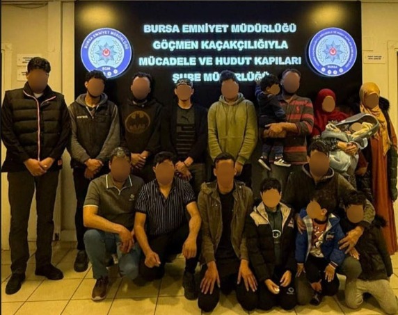 Bursa’da polis ekipleri tarafından göçmen kaçakçılığına yönelik düzenlenen operasyonlarda çok