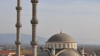 Bursa’nın Orhangazi ilçesinde Cuma namazı için camiye giden vatandaş, bir