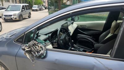Bursa'nın Orhangazi ilçesinde otomobil ile motosikletin çarptığı kazada, motosiklet sürücüsü
