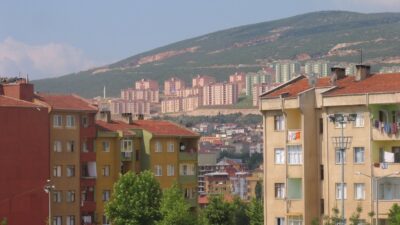 Bursa'nın Orhangazi ilçesinde Orhangazi’de riskli yapıların başında gelen ve uzun
