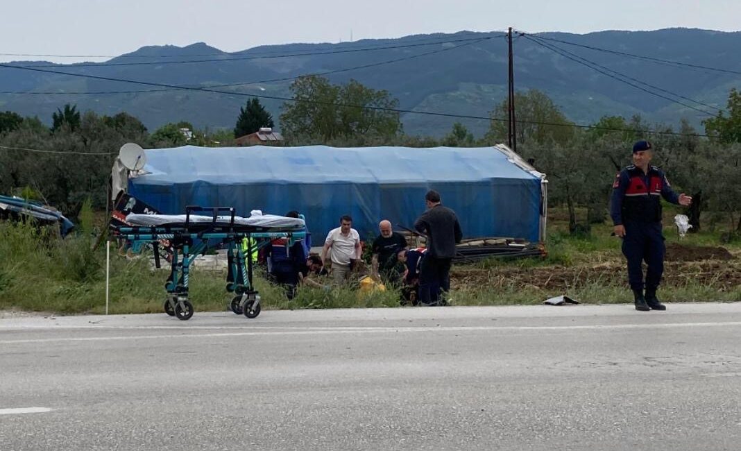 Bursa'nın Orhangazi ilçesinde İznik yolu üzerinde meydana gelen trafik kazasında,