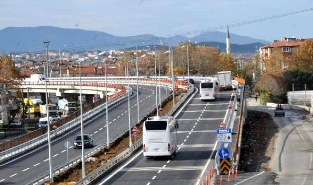 Yalova’da Tonami Meydanı Köprülü Kavşağı’nın Bursa istikametinde yaklaşık 15 gündür