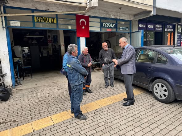 Bursa'nın Orhangazi ilçesinde Kaymakam Zafer Karamehmetoğlu, ilçede faaliyet gösteren esnaflara