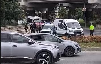 Yalova'da, Bursa yolu üzerinde bulunan Camii önünde bırakılan şüpheli valiz