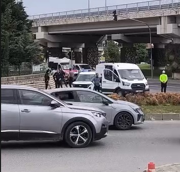 Yalova'da, Bursa yolu üzerinde bulunan Camii önünde bırakılan şüpheli valiz