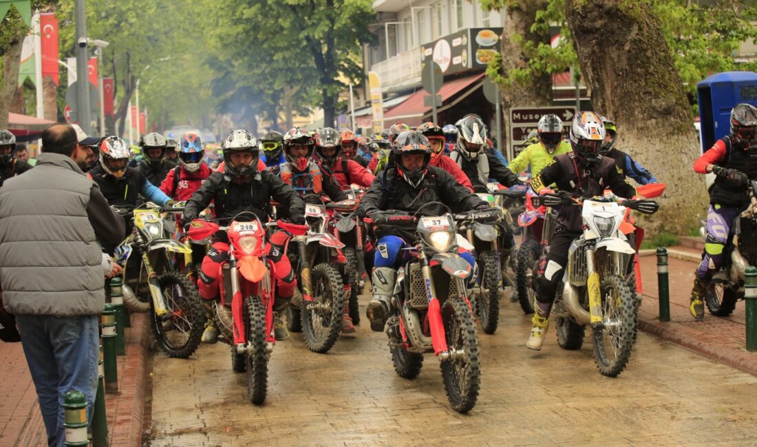 Bursa'nın İznik ilçesinde düzenlenen ''İznik Hard Enduro Yarışı'' doğa ile adrenalini