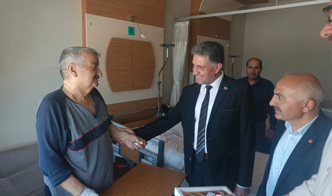 Orhangazi'de Saadet Partisinin ilçe teşkilatı tarafından Devlet Hastanesinde tedavi gören