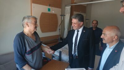 Orhangazi'de Saadet Partisinin ilçe teşkilatı tarafından Devlet Hastanesinde tedavi gören