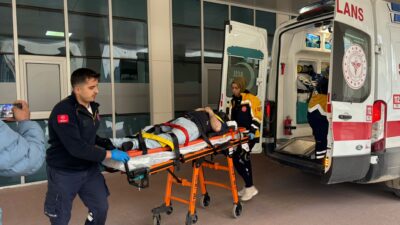 Bursa'nın Orhangazi ilçesinde meydana gelen trafik kazasında minibüsün arkadan çarptığı