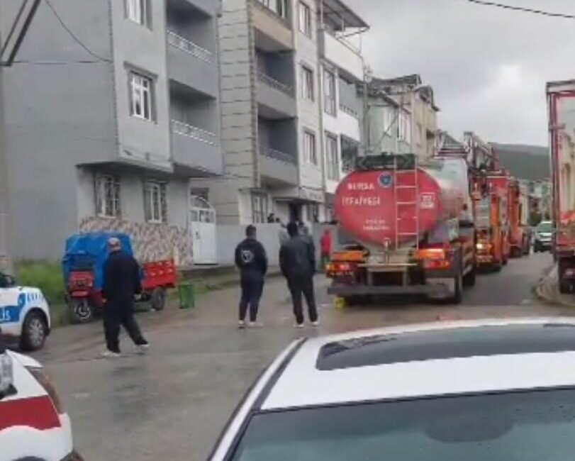 Bursa'nın Orhangazi ilçesinde bir apartmanın en üst katında bulunan dairede
