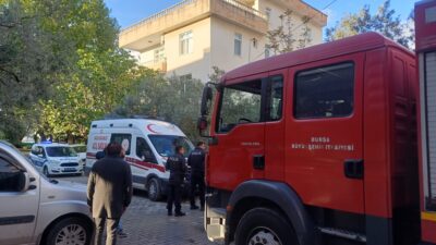 Bursa'nın Orhangazi ilçesinde bir evde ocakta unutulan yemekten çıkan dumanlar