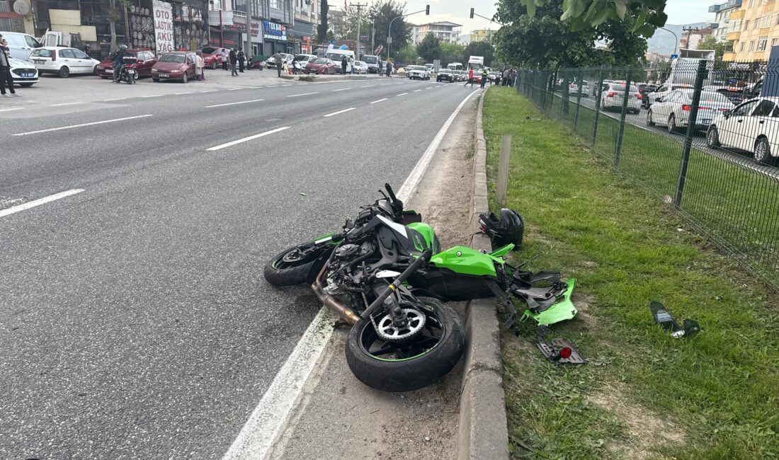 Bursa'nın Orhangazi ilçesinde ana yol üzerinde meydana gelen kazada, yola
