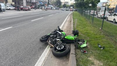 Bursa'nın Orhangazi ilçesinde ana yol üzerinde meydana gelen kazada, yola
