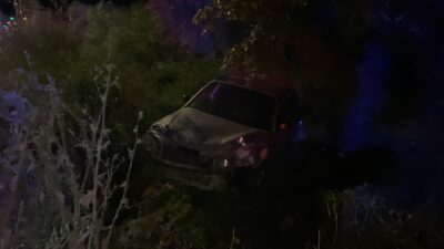Bursa’nın İznik ilçesinde meydana gelen trafik kazasında kontrolden çıkan otomobilin