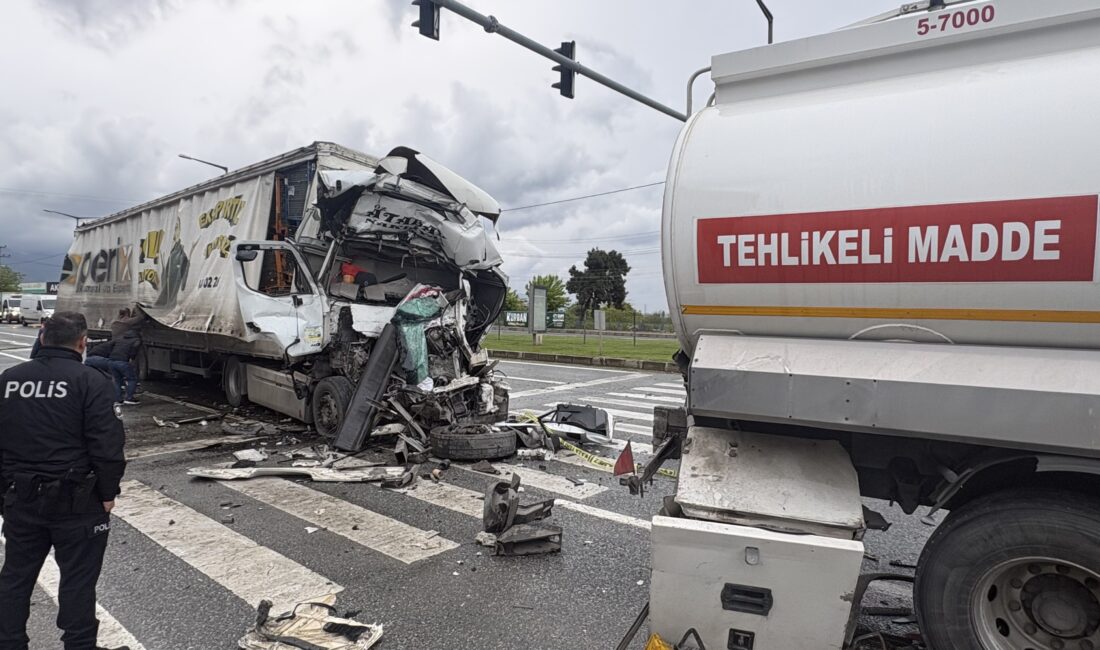 Bursa’nın Orhangazi ilçesinde meydana gelen feci trafik kazasında, önündeki akaryakıt