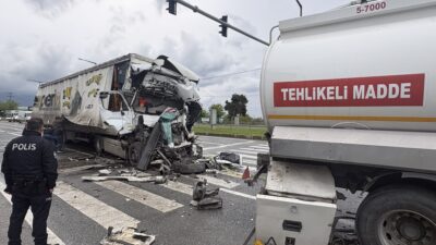 Bursa’nın Orhangazi ilçesinde meydana gelen feci trafik kazasında, önündeki akaryakıt