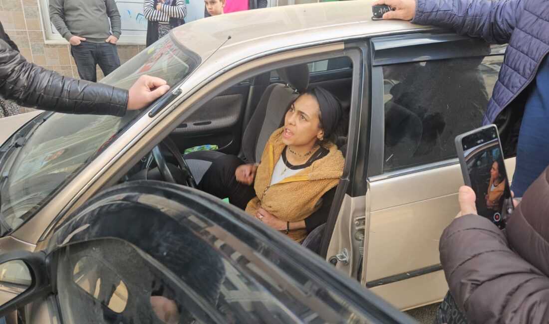 Bursa'nın Orhangazi ilçesinde, hırsızlık amacıyla girdiği otomobilin sahibine yakalanınca aracı