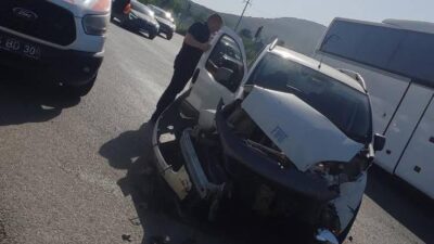 Bursa'da, Yalova yolu üzeri Orhangazi girişinde meydana gelen trafik kazasında