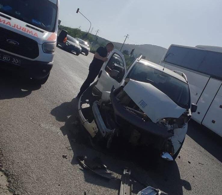 Bursa'da, Yalova yolu üzeri Orhangazi girişinde meydana gelen trafik kazasında