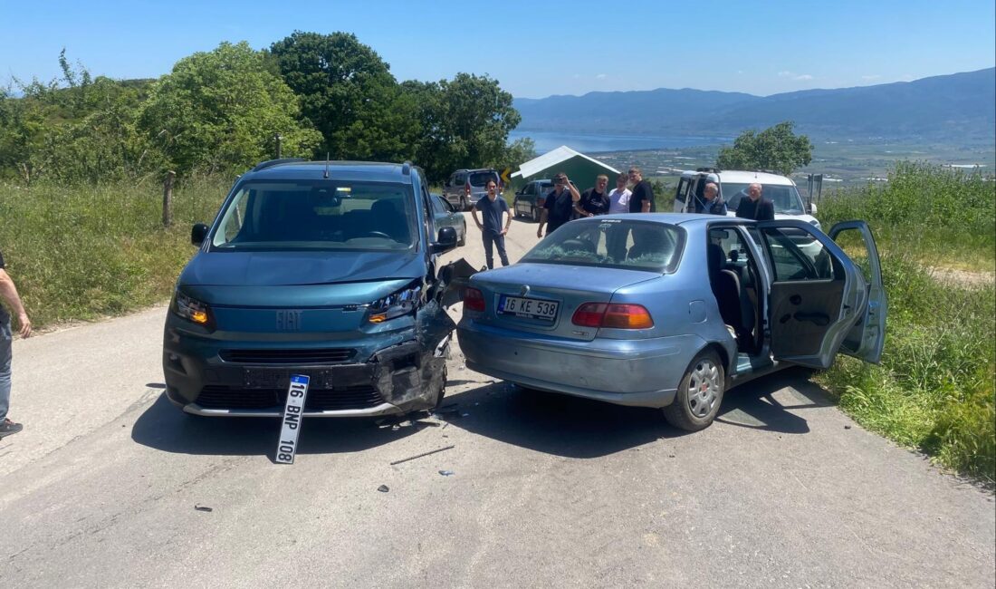 Bursa’nın Orhangazi ilçesine bağlı Fındıklı Mahallesi girişinde meydana gelen trafik