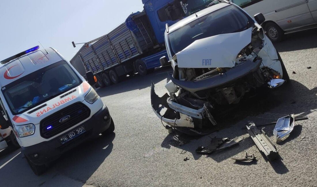 Bursa'da, Yalova yolu üzeri Orhangazi girişinde meydana gelen trafik kazasında